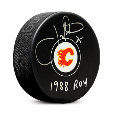 Joe Nieuwendyk Signed Calgary Flames Hockey Puck with 1988 ROY Note