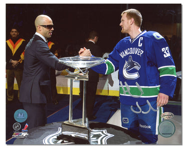 Henrik Sedin Autographed Vancouver Canucks 8x10 Photo