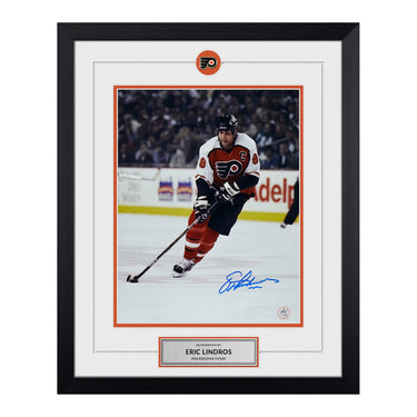 Eric Lindros Signed Philadelphia Flyers 20x24 Classic Design Frame